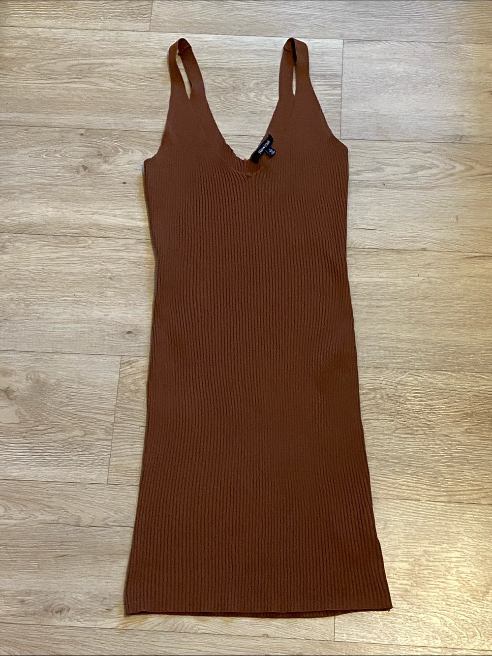 Ribbed V-Neck Midi Dress in Chocolate Brown